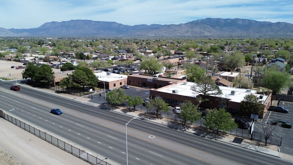 136-150 Louisiana Blvd NE, Albuquerque, NM à vendre - Photo du bâtiment - Image 2 de 16