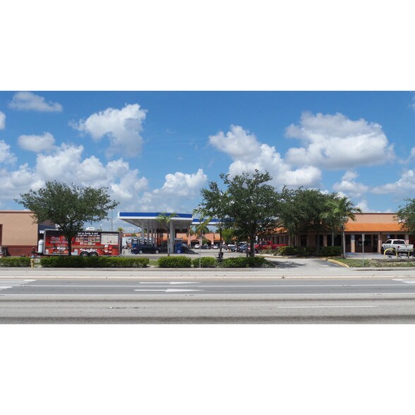 2700-2798 NW 167th St, Opa-locka, FL à louer - Photo du bâtiment - Image 2 de 10