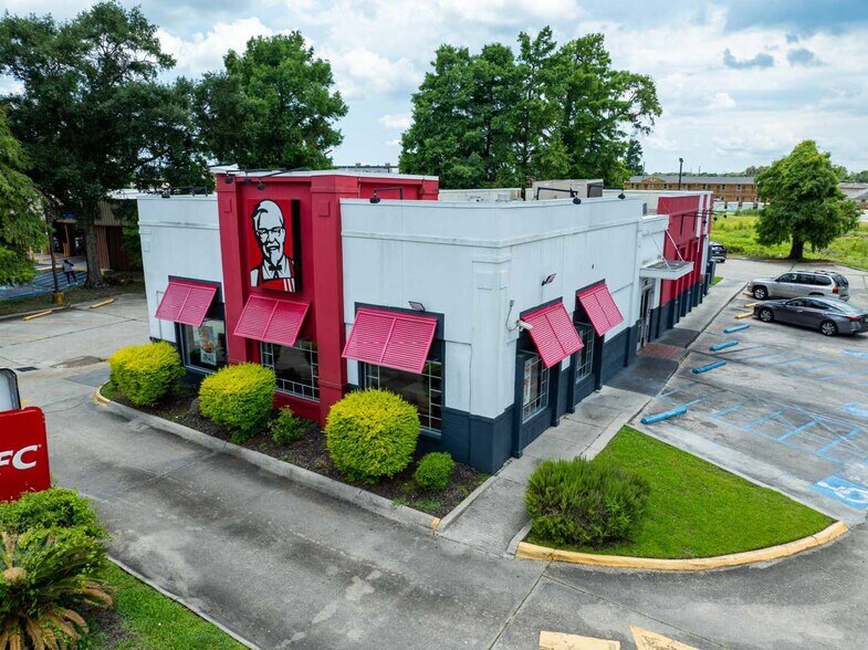 3663 Gen De Gaulle Dr, New Orleans, LA à vendre - Photo du bâtiment - Image 1 de 1