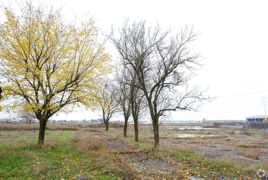 8770 Elder Creek Rd, Sacramento, CA à louer - Photo du bâtiment - Image 2 de 4