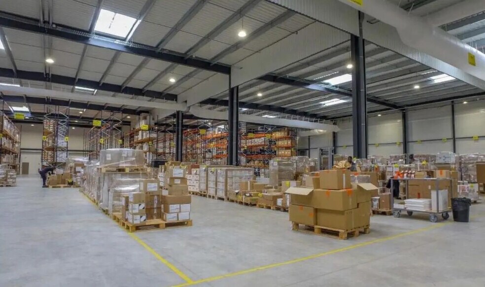 Industrial in Persan for sale - Building Photo - Image 3 of 4