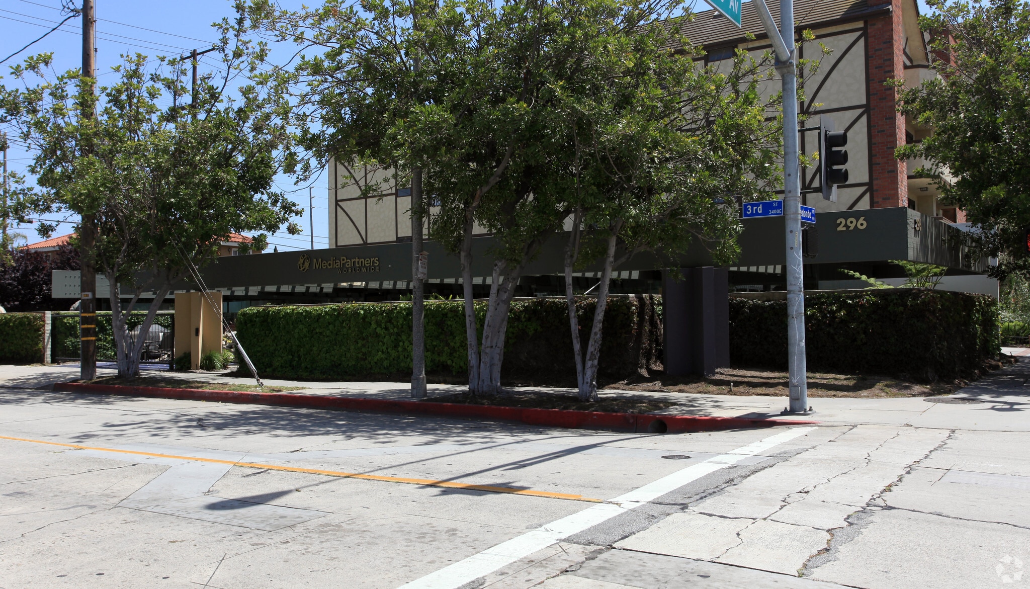 296 Redondo Ave, Long Beach, CA for lease Primary Photo- Image 1 of 6