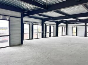 Office in Limas for lease Interior Photo- Image 2 of 8