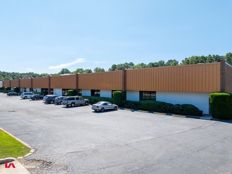 5305 Snapfinger Woods Dr, Decatur, GA à vendre - Photo du bâtiment - Image 2 de 7