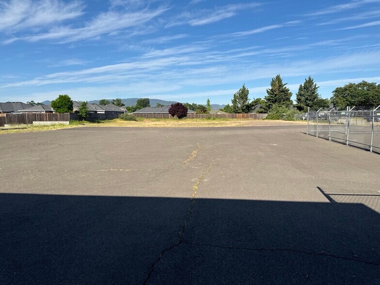 4399 Table Rock Rd, Central Point, OR à louer - Autre - Image 3 de 3