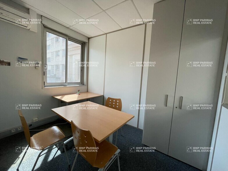 17-19 Rue Jean Bourgey, Villeurbanne à louer - Photo du bâtiment - Image 3 de 12