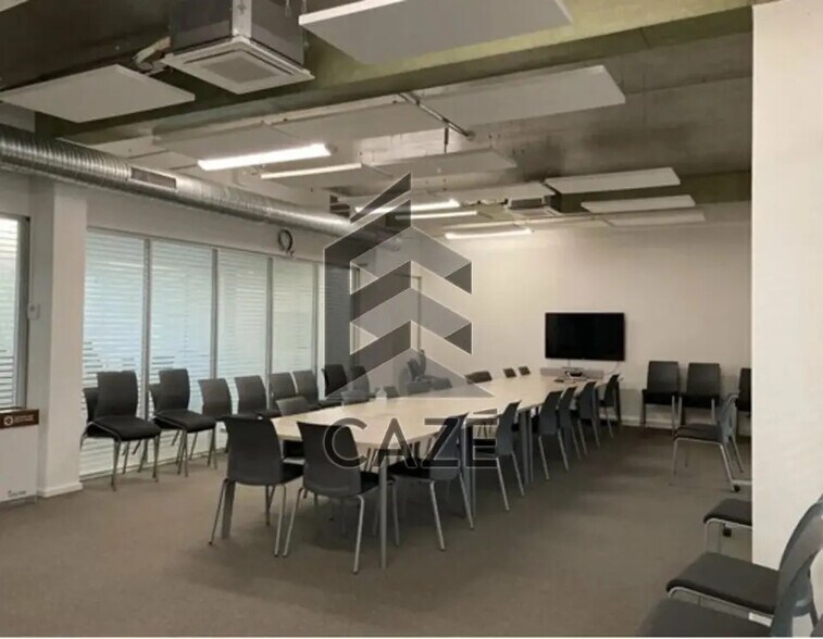 Office in Bordeaux for lease - Interior Photo - Image 1 of 8