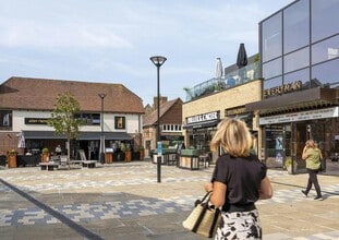 Piries Pl, Horsham à louer Photo du bâtiment- Image 2 de 4