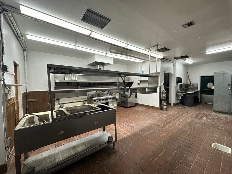 1124 Washington Way, Longview, WA à louer - Photo intérieure - Image 2 de 13