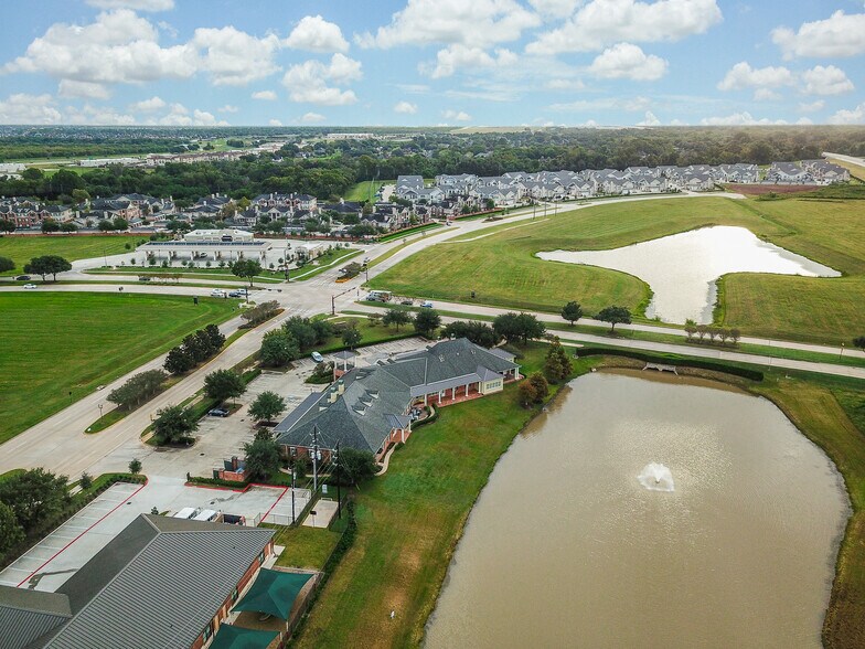 5777 Sienna Pky, Missouri City, TX à louer - Photo du bâtiment - Image 3 de 3