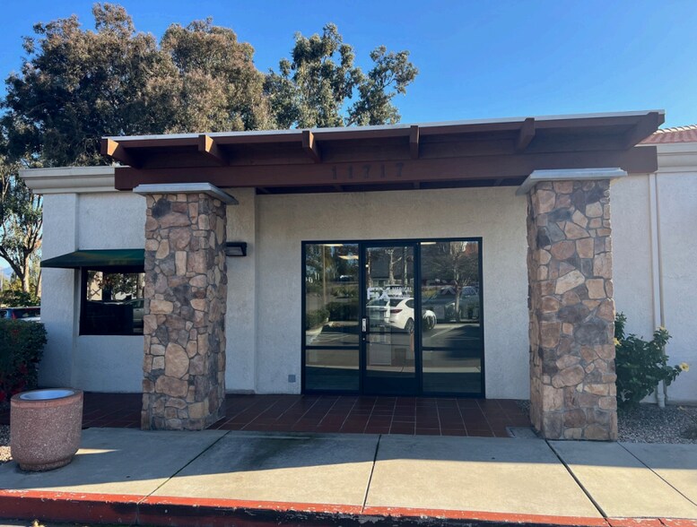 11717 Bernardo Plaza Ct, San Diego, CA à vendre - Photo du bâtiment - Image 3 de 3