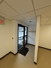 2035 Hamburg Tpke, Wayne, NJ à louer Hall d’entrée- Image 1 de 9