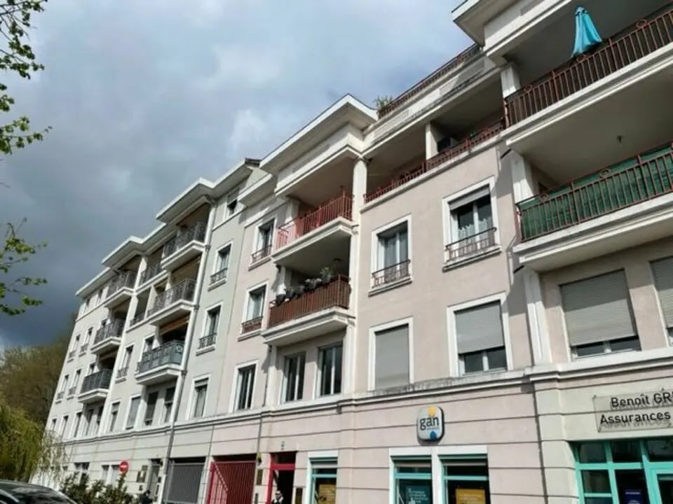 Office in Villefranche-sur-Saône for lease Building Photo- Image 1 of 9