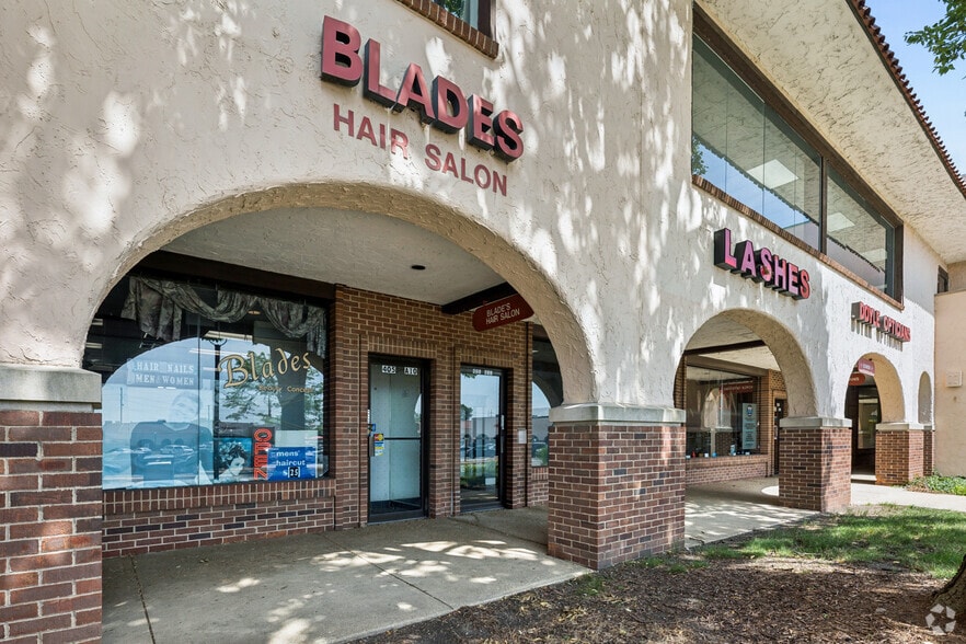 401-499 Lake Cook Rd, Deerfield, IL for lease - Building Photo - Image 3 of 23