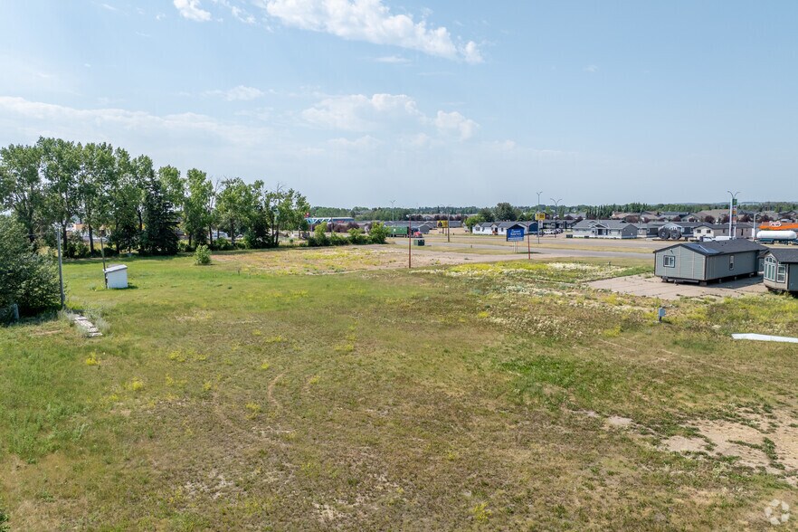 7925 Gaetz Av, Red Deer, AB à louer - Photo principale - Image 1 de 2