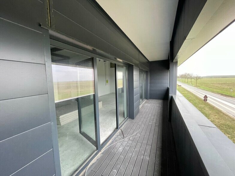 Bureau dans Le Mesnil-Amelot à louer - Photo du bâtiment - Image 2 de 16