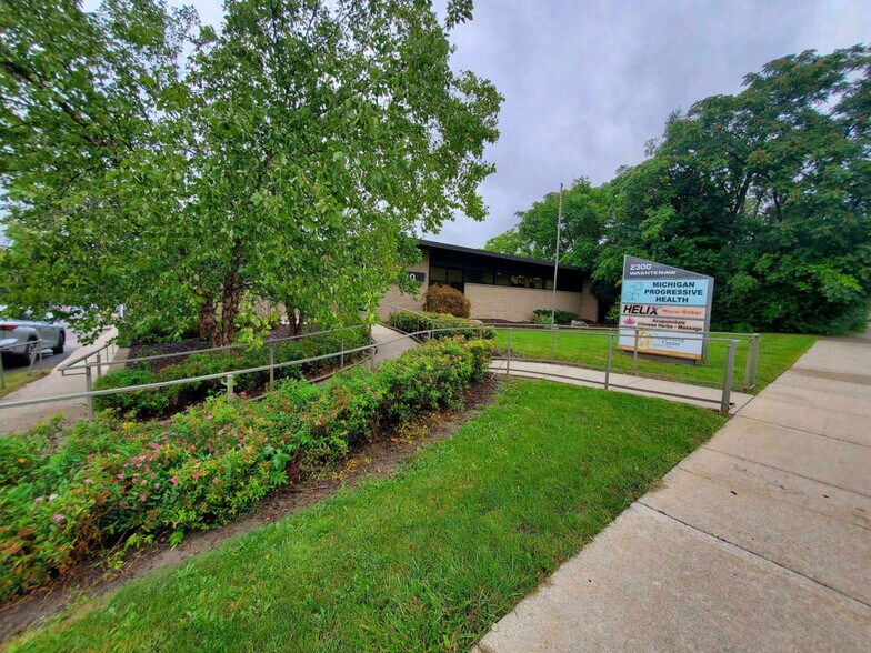 2300 Washtenaw Ave, Ann Arbor, MI à louer - Photo du bâtiment - Image 2 de 15