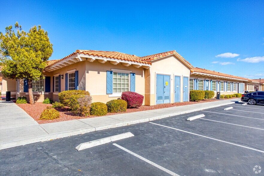 3283 E Warm Springs Rd, Las Vegas, NV à louer - Photo du bâtiment - Image 3 de 23