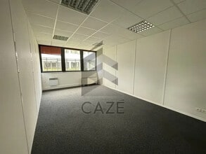 Office in Bordeaux for sale Interior Photo- Image 2 of 3