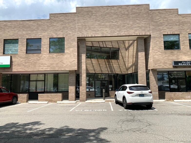 456 Glenbrook Rd, Stamford, CT for lease - Building Photo - Image 2 of 5