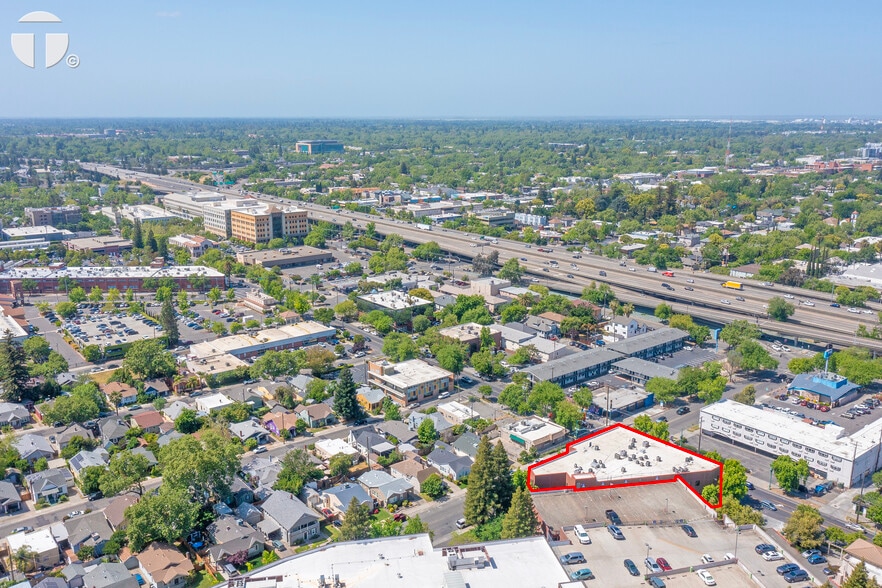 1315 Alhambra Blvd, Sacramento, CA à louer - Photo du bâtiment - Image 3 de 11