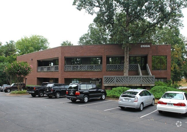 8100 Roswell Rd, Atlanta, GA à louer Photo du bâtiment- Image 1 de 2