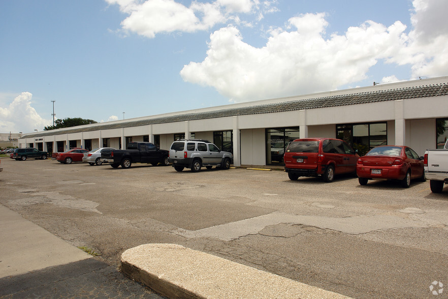 4639 Corona Dr, Corpus Christi, TX for lease - Building Photo - Image 3 of 13