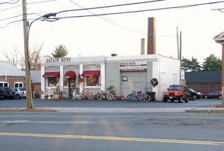 Plus de détails pour 1049 New Britain Ave, West Hartford, CT - Commerce de détail à louer