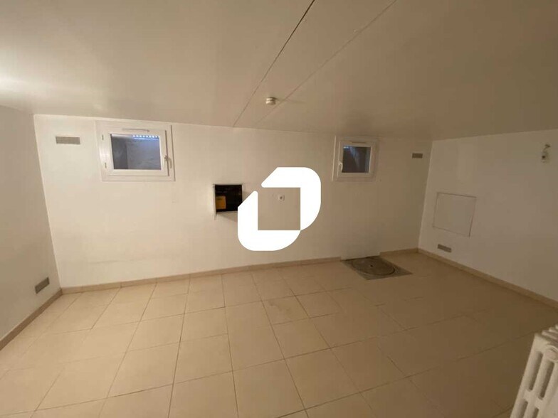 Office in Montrouge for lease - Interior Photo - Image 3 of 11