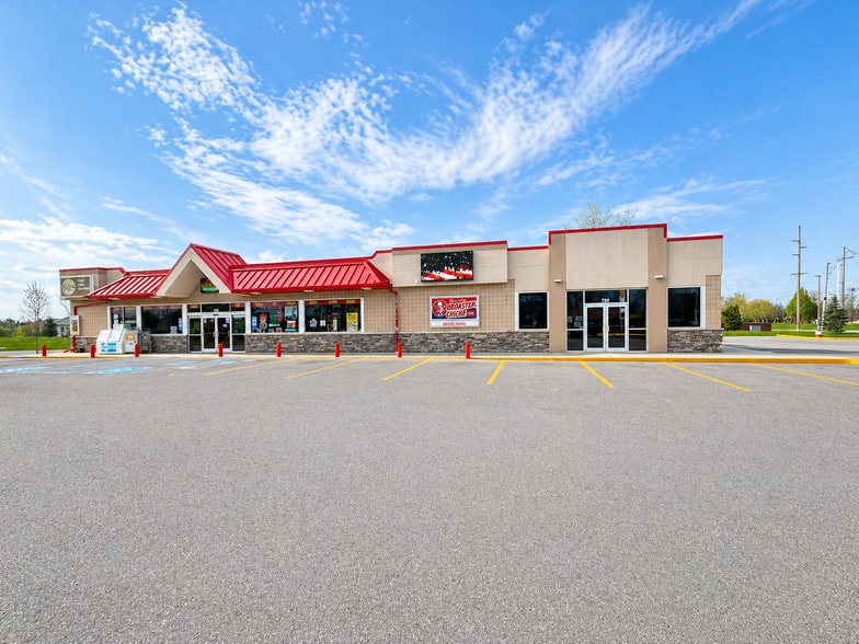 720 E Tillman Rd, Fort Wayne, IN for lease - Primary Photo - Image 1 of 4