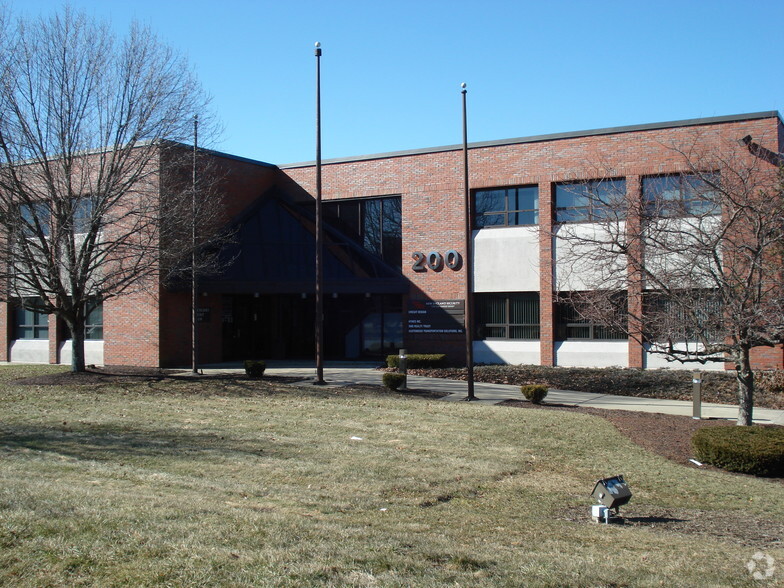 200 Myles Standish Blvd, Taunton, MA for lease - Building Photo - Image 2 of 9