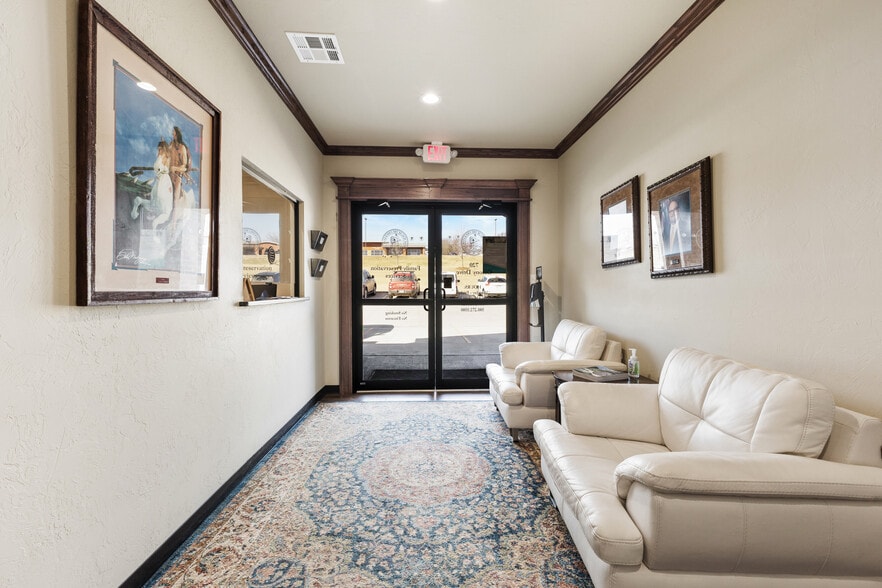 810 Colony Dr, Ada, OK à louer - Photo du bâtiment - Image 2 de 4