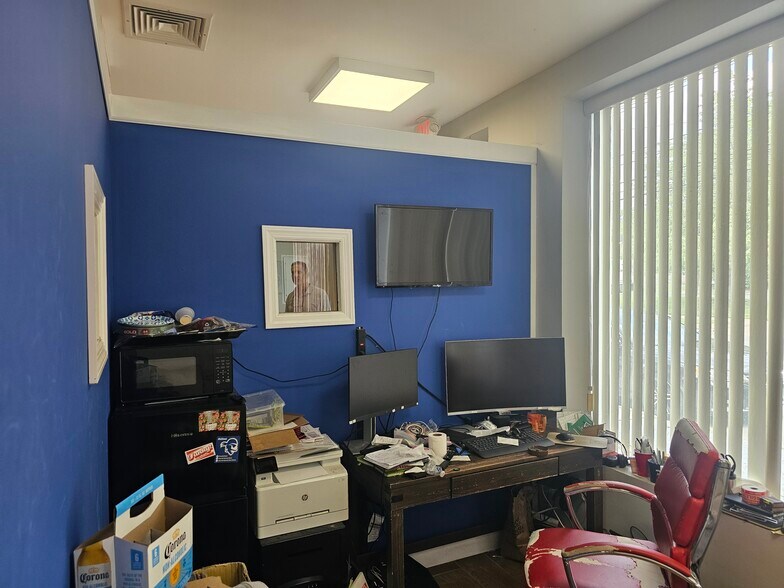 725-727 Lincoln Blvd, Middlesex, NJ à louer - Photo intérieure - Image 3 de 8
