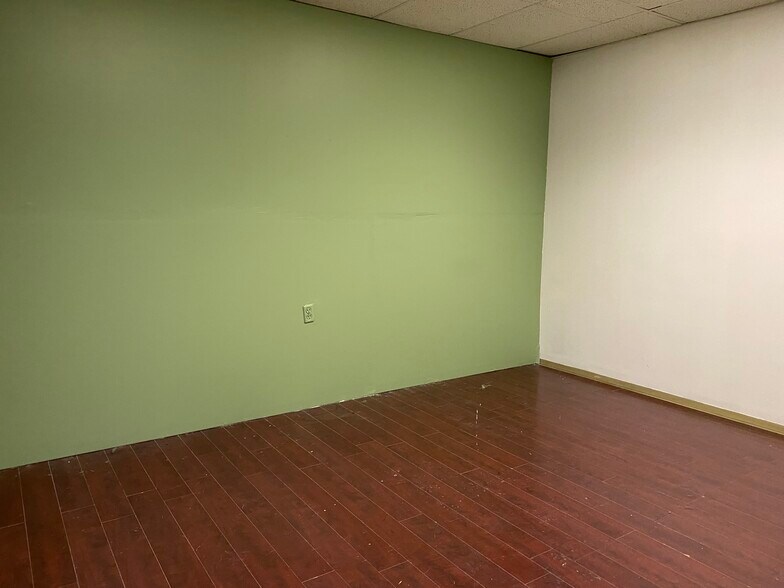 877 Hamilton St, Vancouver, BC for lease - Interior Photo - Image 3 of 7