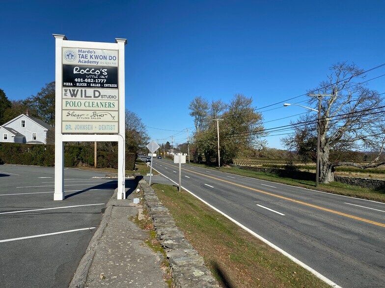 880 E Main Rd, Portsmouth, RI for lease - Building Photo - Image 3 of 10
