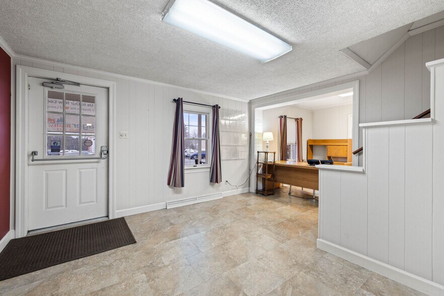 521 N Derr Dr, Lewisburg, PA à vendre - Photo du bâtiment - Image 2 de 27