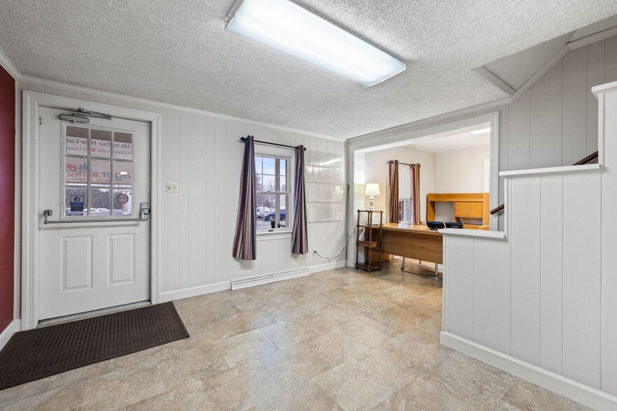 521 N Derr Dr, Lewisburg, PA à vendre - Photo du bâtiment - Image 2 de 27