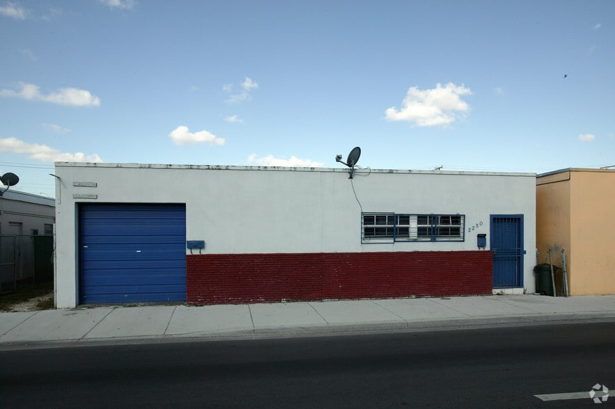 2250 W Palm Ave, Hialeah, FL à vendre - Photo du bâtiment - Image 2 de 22