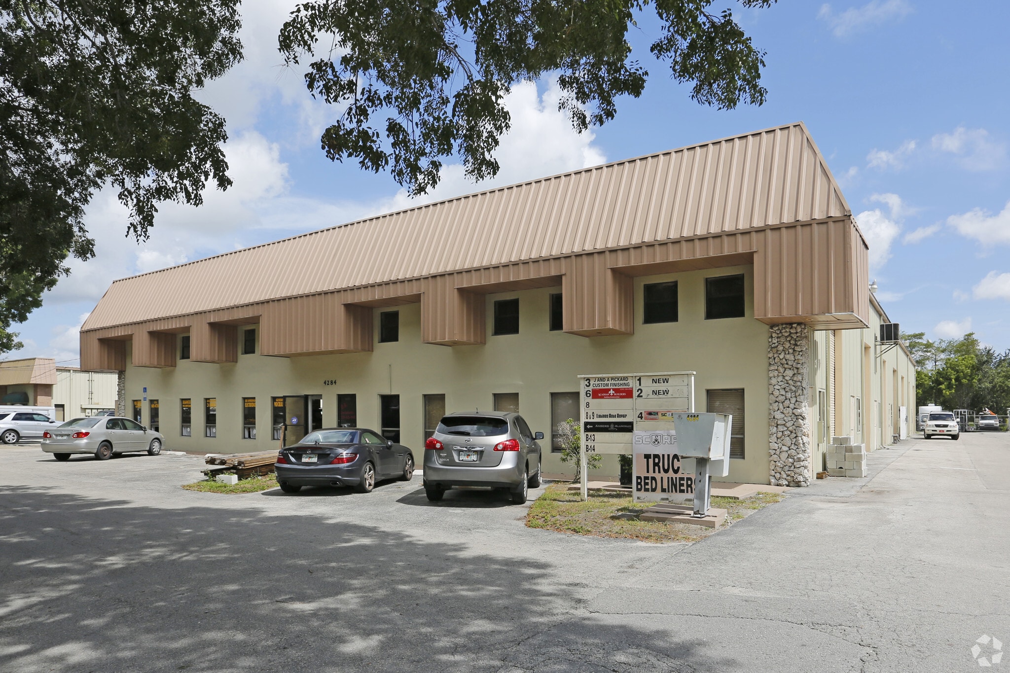 4284 Enterprise Ave, Naples, FL à louer Photo principale- Image 1 de 7