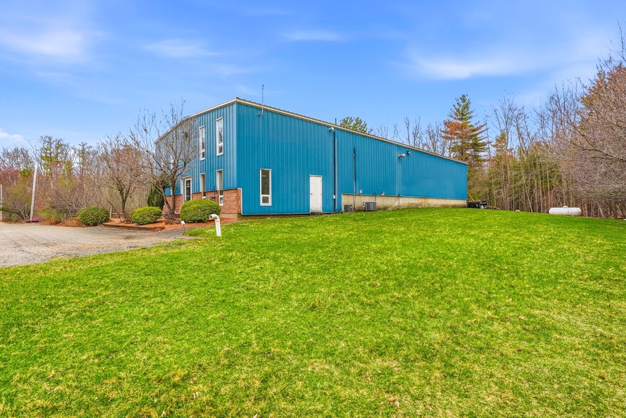 174 Davis St, Douglas, MA for sale - Building Photo - Image 3 of 13