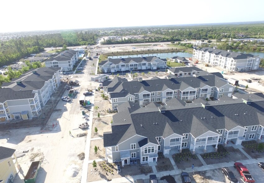 615 SW 29th Ave, Cape Coral, FL à vendre - Photo de construction - Image 2 de 4