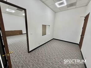 17609 Ventura Blvd, Encino, CA à louer Photo du bâtiment- Image 1 de 7