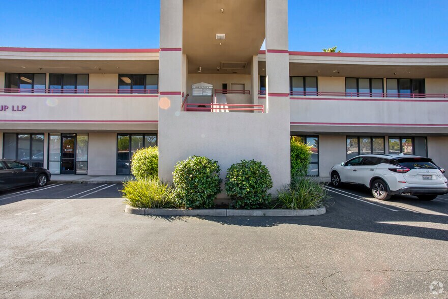 3509 Coffee Rd, Modesto, CA à louer - Photo du bâtiment - Image 3 de 6