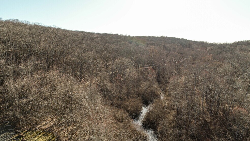 1 Ballahack Rd, East Haddam, CT à vendre - Photo du bâtiment - Image 2 de 8