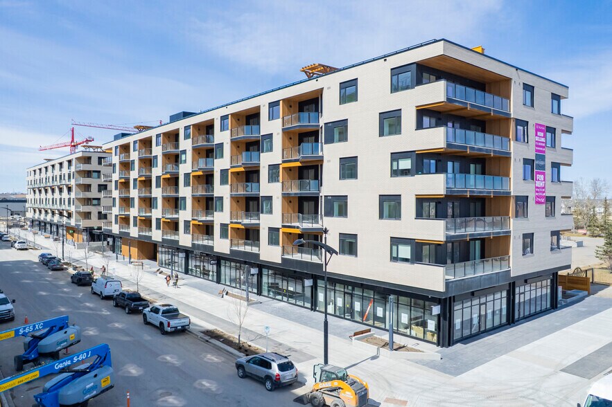 8250 Broadcast Av SW, Calgary, AB à louer - Photo du bâtiment - Image 2 de 4