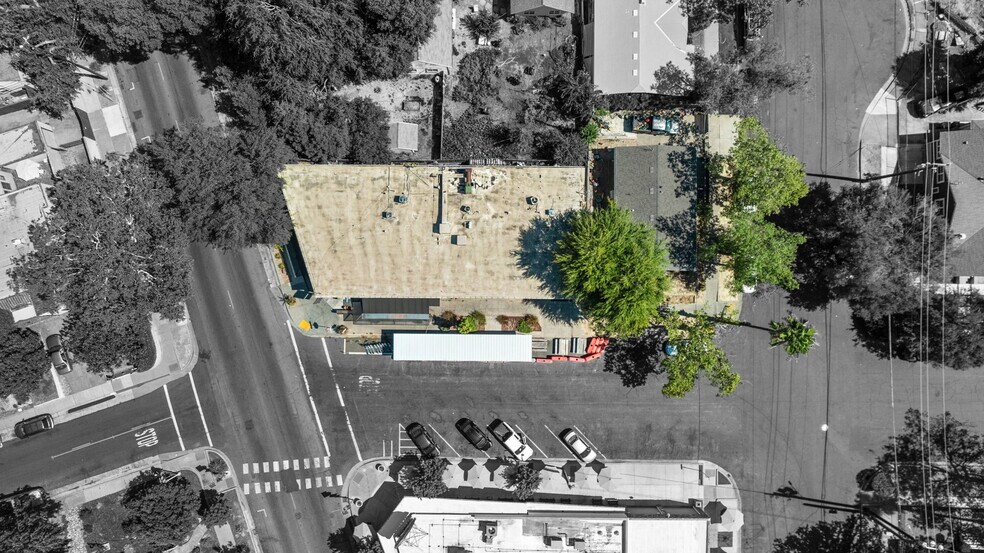 2741 Franklin Blvd, Sacramento, CA à vendre - Photo du bâtiment - Image 2 de 31