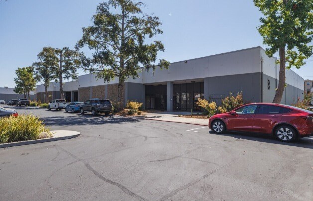 8829-8835 Complex Dr, San Diego, CA à louer - Numérisation 3D de Matterport - Image 2 de 4