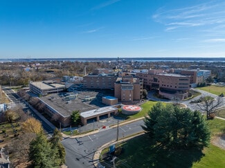 Plus de détails pour 1 Medical Center Blvd, Chester, PA - Médical à louer