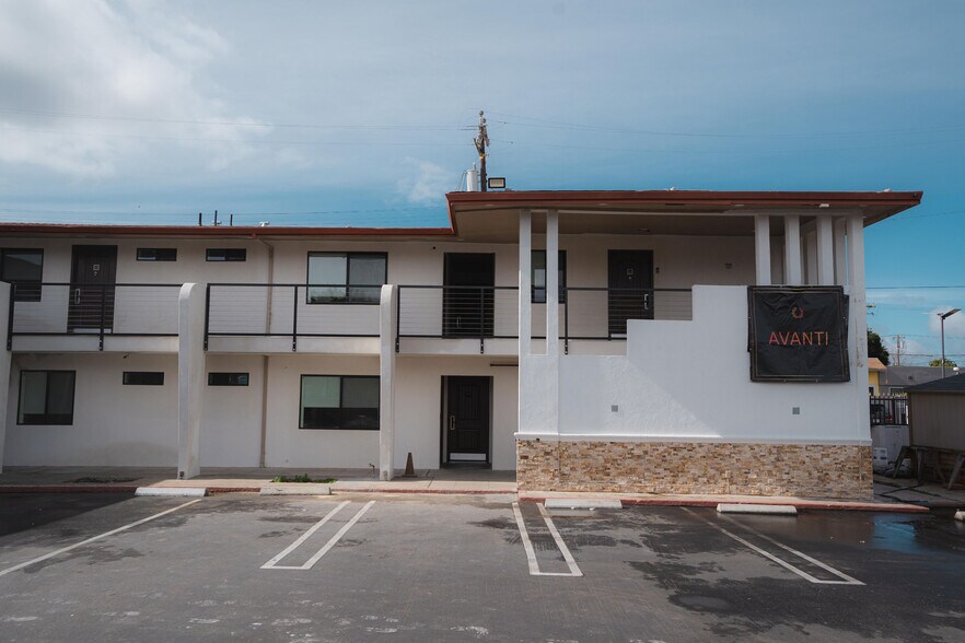 1107 N Broadway, Santa Maria, CA à vendre - Photo du bâtiment - Image 2 de 135