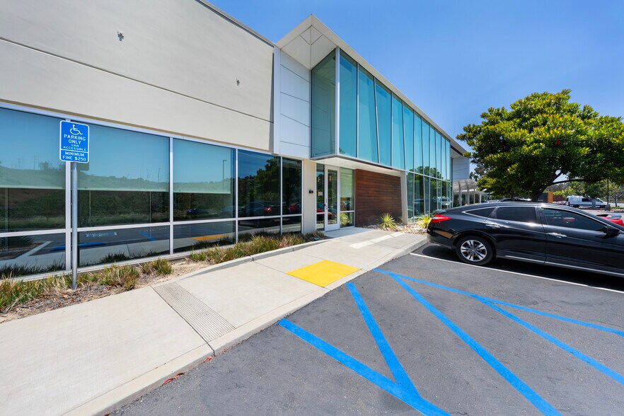 5451 Oberlin Dr, San Diego, CA à louer - Photo principale - Image 2 de 2